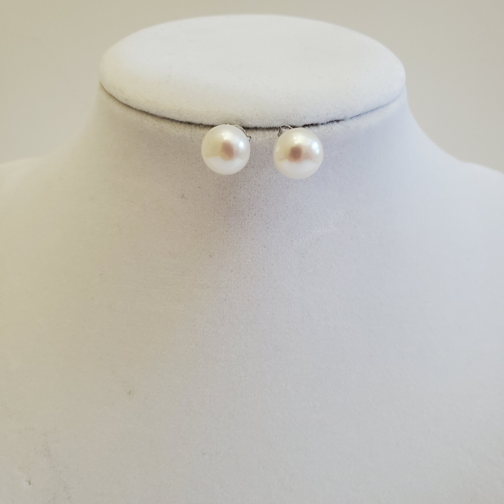 Women's Cultured Freshwater Pearl Stud Earrings - Picture 2 of 6